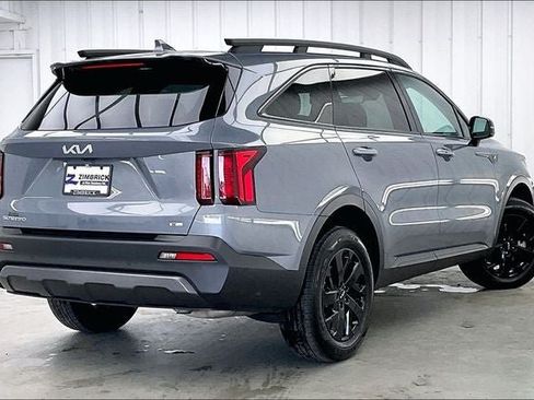 Used 2023 Kia Sorento S w/ Panoramic Sunroof Package AWD/4WD image 12
