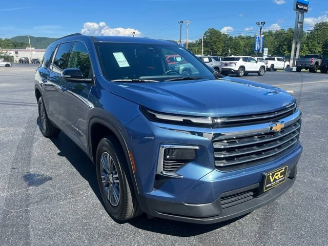 Used 2026 Chevrolet Traverse LT AWD/4WD image 2