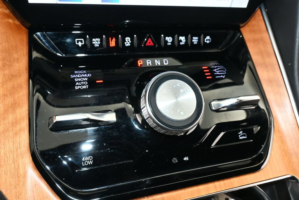 Used 2022 Jeep Grand Wagoneer Series III AWD/4WD image 29