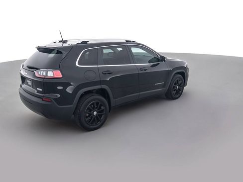 Used 2019 Jeep Cherokee Latitude Plus w/ Cold Weather Group FWD image 5