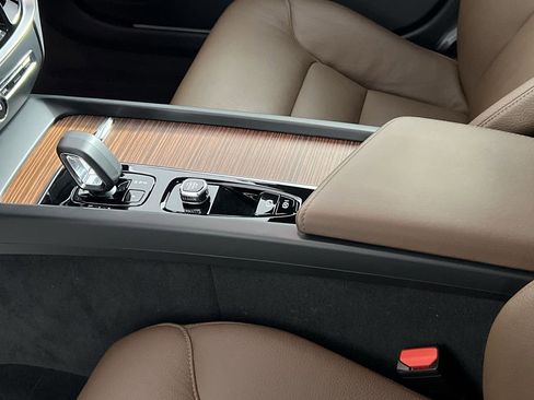 Certified 2025 Volvo V60 B5 Cross Country Plus image 22