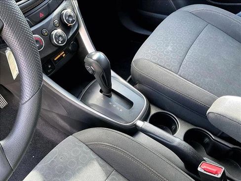 Used 2022 Chevrolet Trax LS image 15