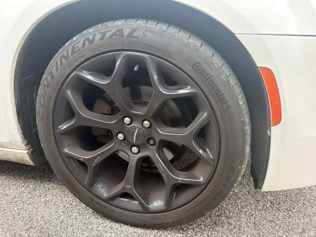 Used 2019 Chrysler 300 S RWD image 11