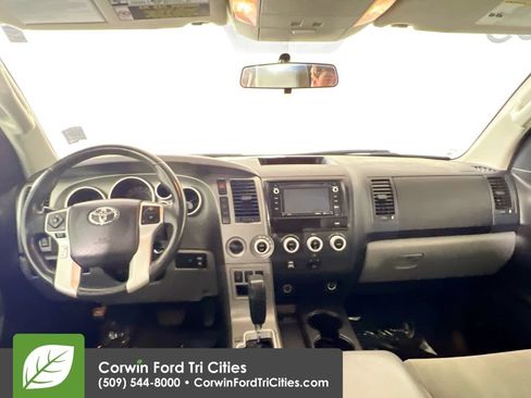 Used 2017 Toyota Sequoia SR5 AWD/4WD image 7