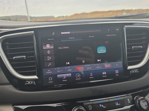 Used 2024 Chrysler Pacifica Touring-L image 16