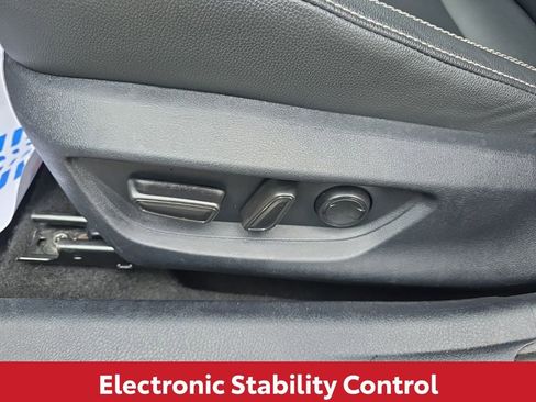 Used 2025 Toyota Camry SE image 23