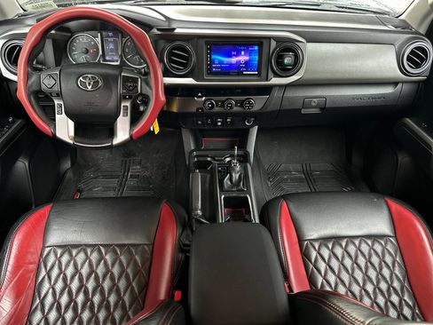 Used 2018 Toyota Tacoma SR5 image 12