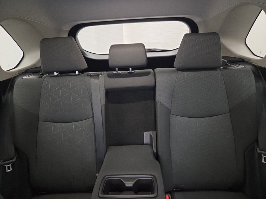 Used 2025 Toyota RAV4 XLE AWD/4WD image 27