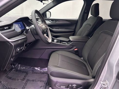 New 2025 Jeep Grand Cherokee Laredo X image 15