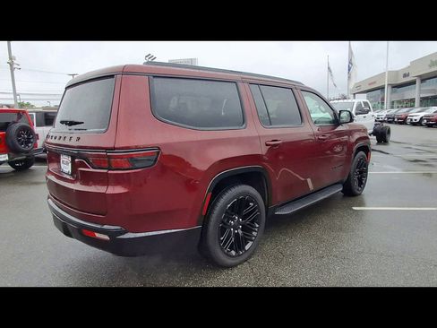 Used 2023 Jeep Wagoneer Series II AWD/4WD image 8