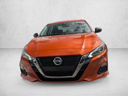 Certified 2021 Nissan Altima 2.5 SR w/ SR Premium Package image 2