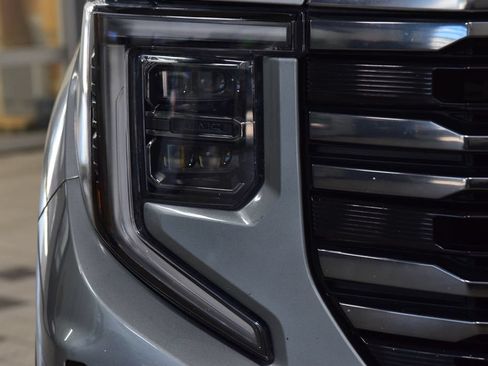 Used 2023 GMC Sierra 1500 AT4 w/ Technology Package AWD/4WD image 11