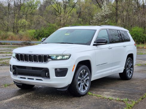 New 2025 Jeep Grand Cherokee L Overland w/ Luxury Tech Group IV image 18