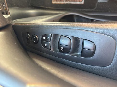 Used 2020 Nissan Pathfinder SL AWD/4WD image 24