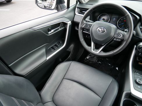 Used 2021 Toyota RAV4 XLE Premium AWD/4WD image 9