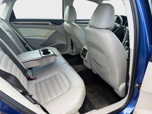 Used 2017 Volkswagen Passat 1.8T SEL Premium FWD image 19
