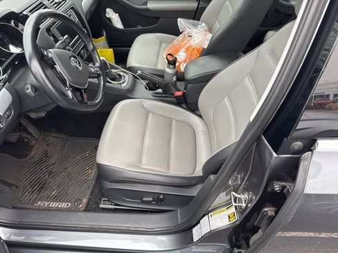 Used 2016 Volkswagen Jetta SEL Premium image 3