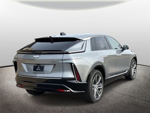 New 2026 Cadillac Lyriq Premium Luxury image 2