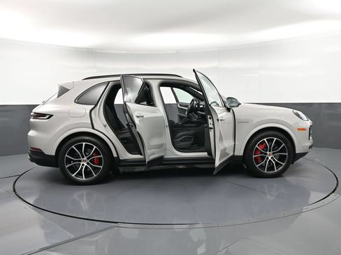 Certified 2025 Porsche Cayenne S AWD/4WD image 36