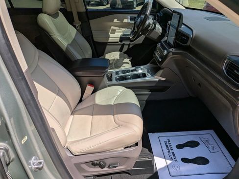 Used 2020 Ford Explorer Platinum w/ Premium Technology Package AWD/4WD image 32