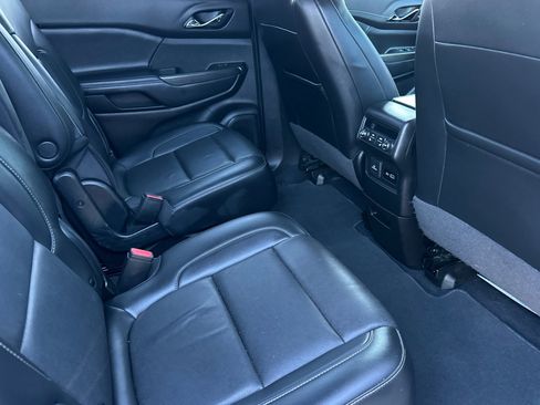 Used 2022 GMC Acadia SLT w/ Elevation Edition image 20