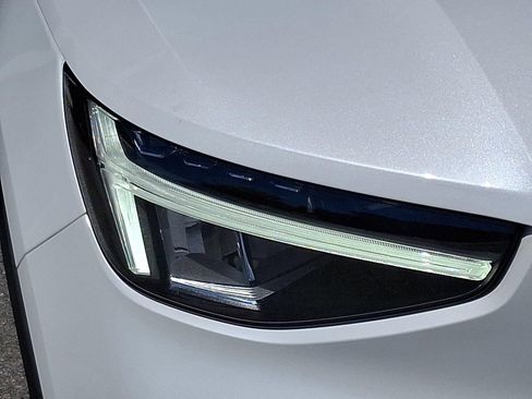 Certified 2024 Volvo XC40 B5 Plus w/ Protection Package Premier AWD/4WD image 9