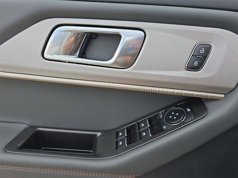 New 2025 Ford Explorer Active w/ Active Comfort Package image 51