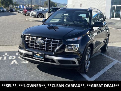 Used 2025 Hyundai Venue SEL image 1