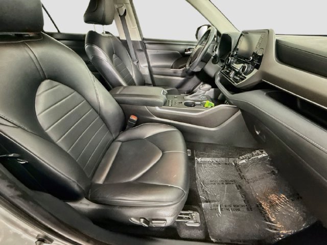 Certified 2022 Toyota Highlander XLE FWD image 31