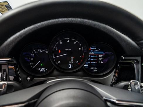 Used 2025 Porsche Macan image 16