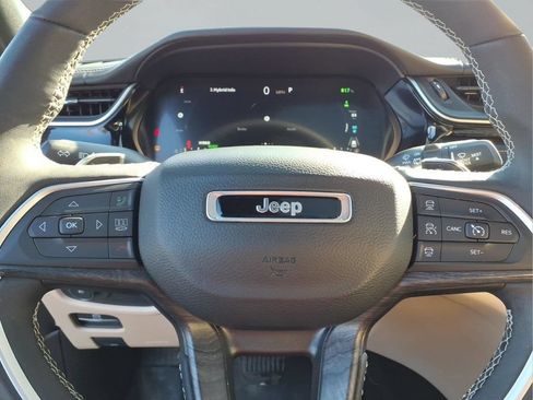 Used 2022 Jeep Grand Cherokee Limited 4xe w/ Luxury Tech Group II AWD/4WD image 16