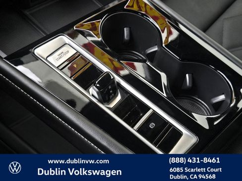 Used 2024 Volkswagen Atlas Cross Sport SE image 18