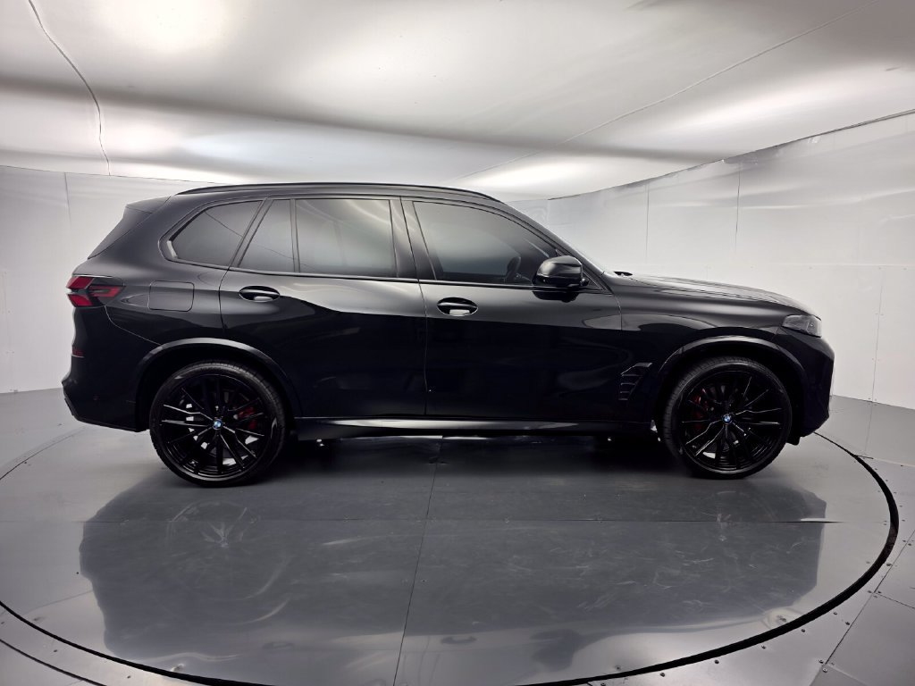 Used 2024 BMW X5 xDrive40i w/ M Sport Package AWD/4WD image 3