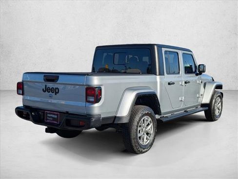 Used 2023 Jeep Gladiator Sport image 5