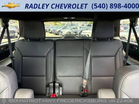 Used 2022 Chevrolet Suburban Z71 w/ Luxury Package AWD/4WD image 13