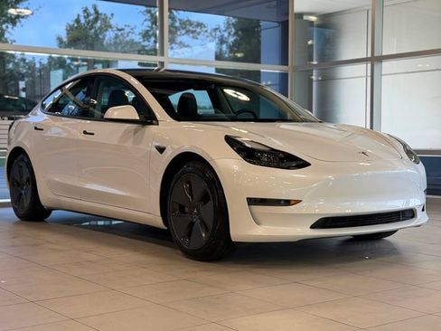 Used 2023 Tesla Model 3 Standard Range RWD image 4
