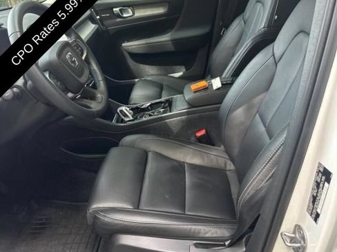 Used 2024 Volvo XC40 B5 Plus w/ Protection Package Premier AWD/4WD image 3
