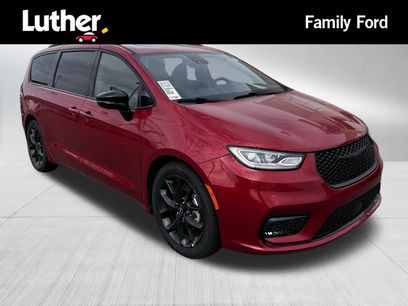 Used 2025 Chrysler Pacifica Limited