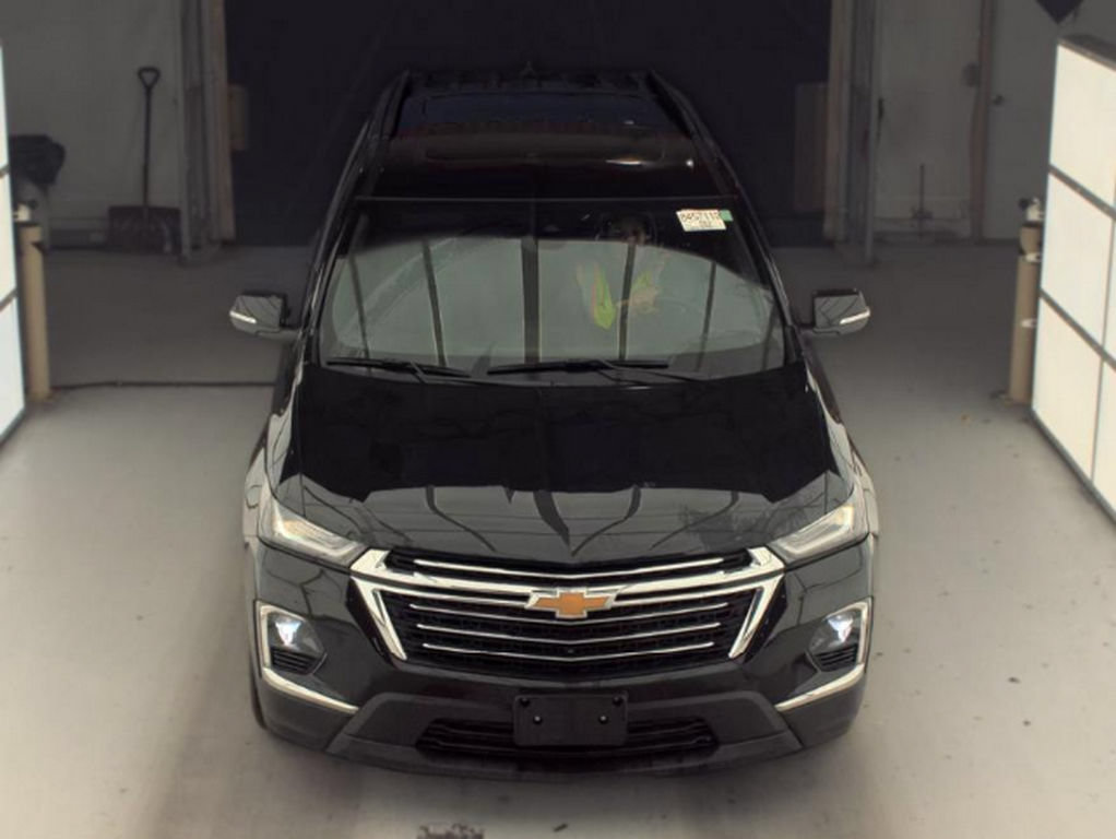 Used 2023 Chevrolet Traverse LT w/ LT Premium Package AWD/4WD image 2