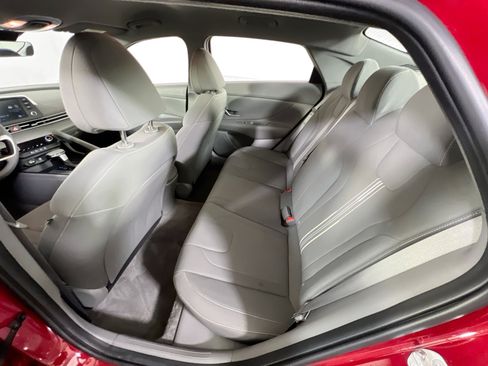 Used 2023 Hyundai Elantra SEL w/ Cargo Package FWD image 22
