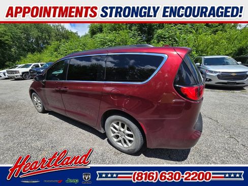 Used 2020 Chrysler Voyager Lxi FWD image 4