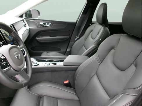 Used 2025 Volvo XC60 B5 Ultra image 13