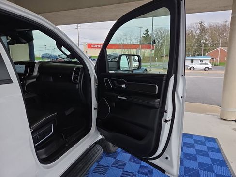 Used 2022 RAM 1500 Laramie AWD/4WD image 38