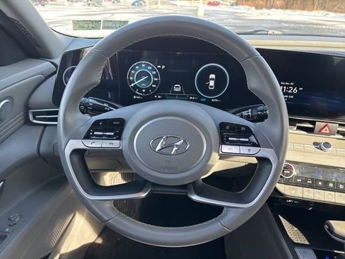 Used 2023 Hyundai Elantra SEL w/ Convenience Package image 24