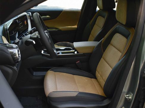 New 2026 Chevrolet Equinox ACTIV w/ Convenience Package III AWD/4WD image 8
