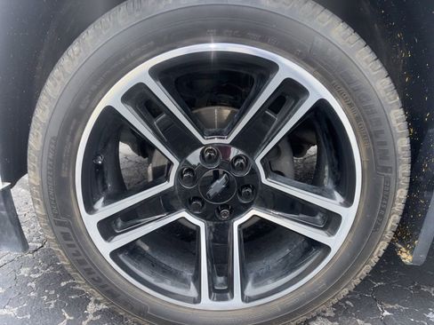 Used 2020 Chevrolet Suburban Premier AWD/4WD image 2