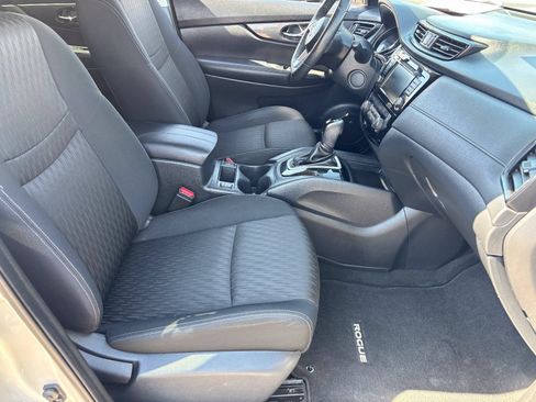 Used 2020 Nissan Rogue SV FWD image 12