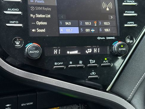 Used 2018 Toyota Camry XSE image 25