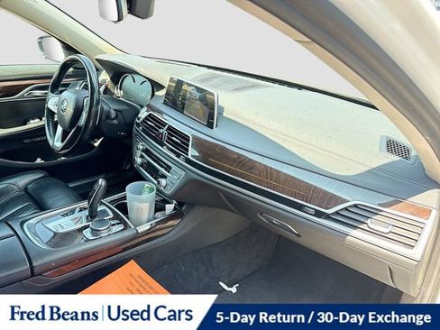 Used 2017 BMW 750i xDrive AWD/4WD image 38