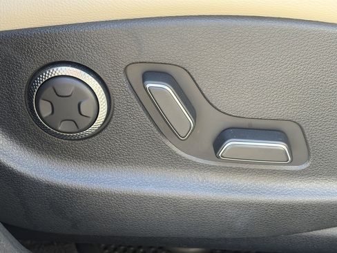 Used 2023 Genesis GV70 2.5T w/ Advanced Package image 30